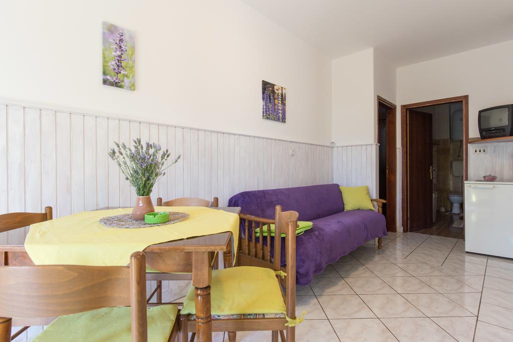 Apartment Milka A4 Krk Town Buitenkant foto
